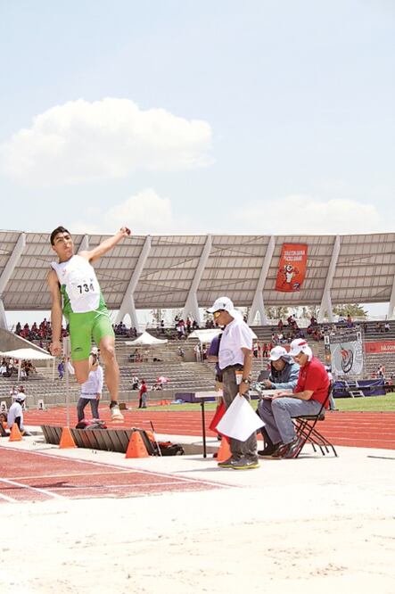 Irvin Basoria comparte podio con Luis Rivera