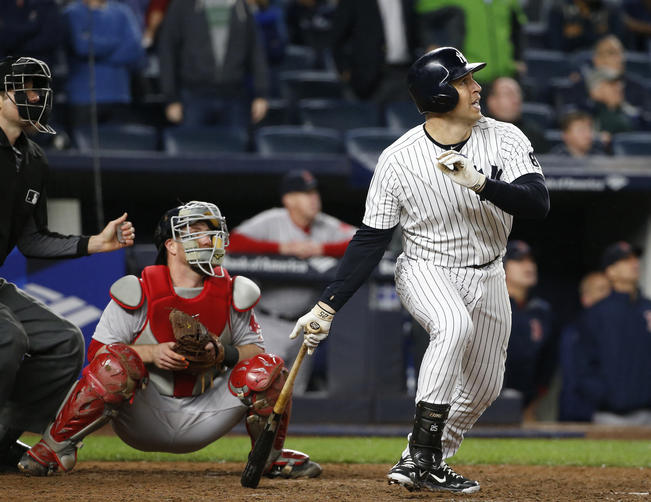 Mark Teixeira pegó un jonrón con la casa llena para los Yankees (KATHY WILLENS. AP)