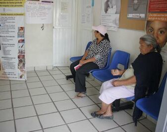 Mujer detenida por presunto maltrato 