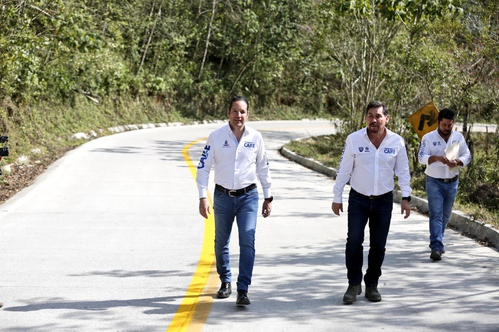 Gobernador entrega circuito serrano Los Cafetales, en Landa de Matamoros