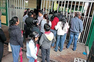 Reanudan clases en primaria, pese a cese de docente 
