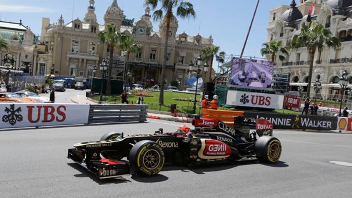 Alguien debería golpear a Checo: Kimi