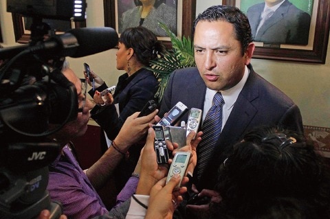 Promete dejar dinero en arcas de SJR