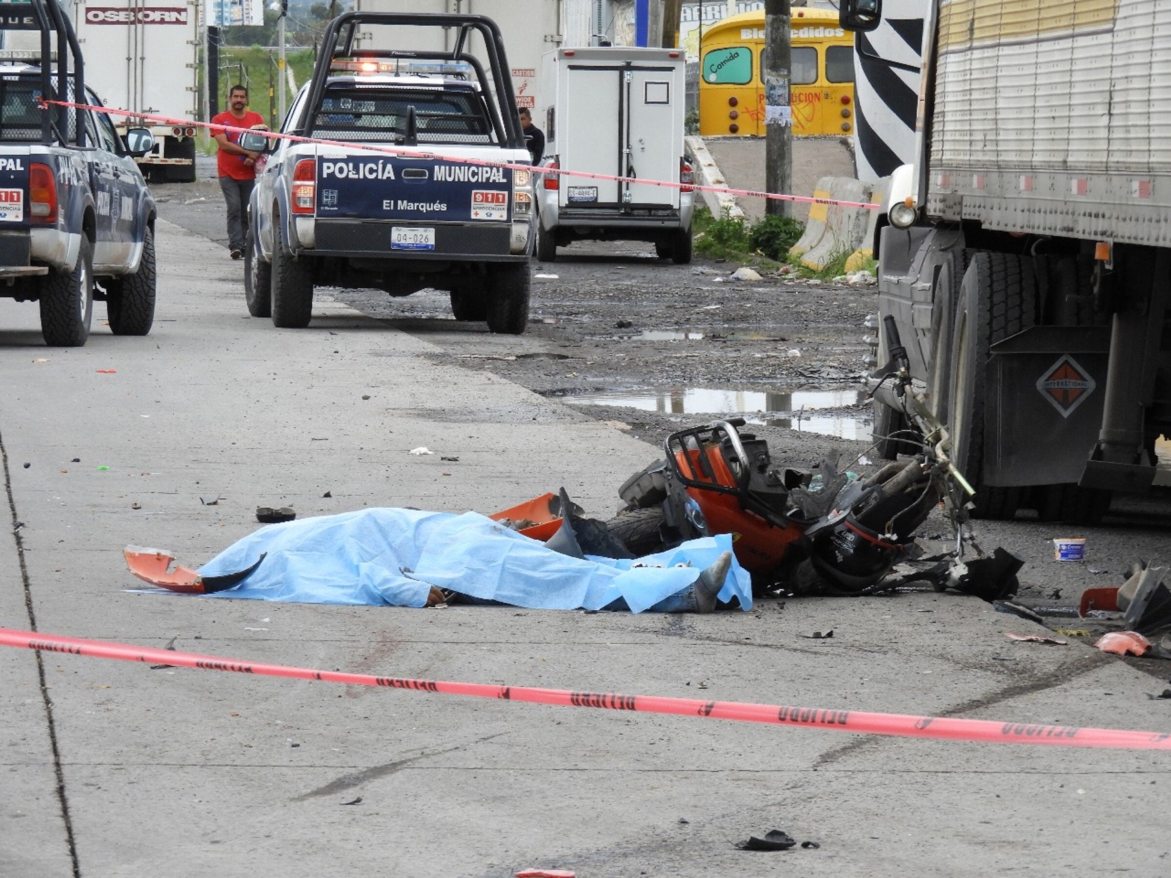 Muere hombre atropellado por tráiler