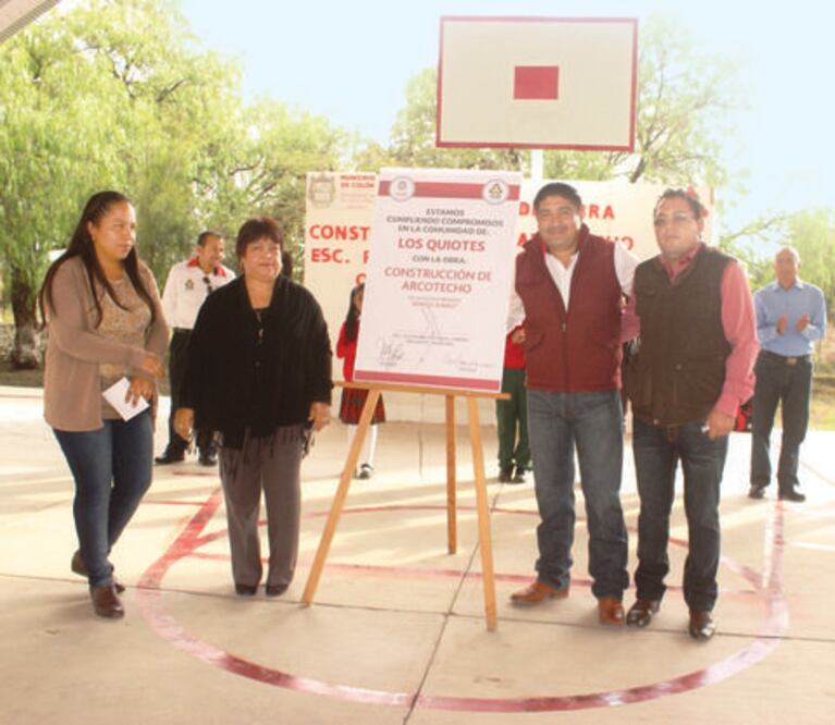 Entregan en Colón arcotecho escolar