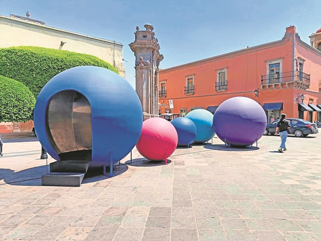 Artistas locales intervendrán esferas gigantes