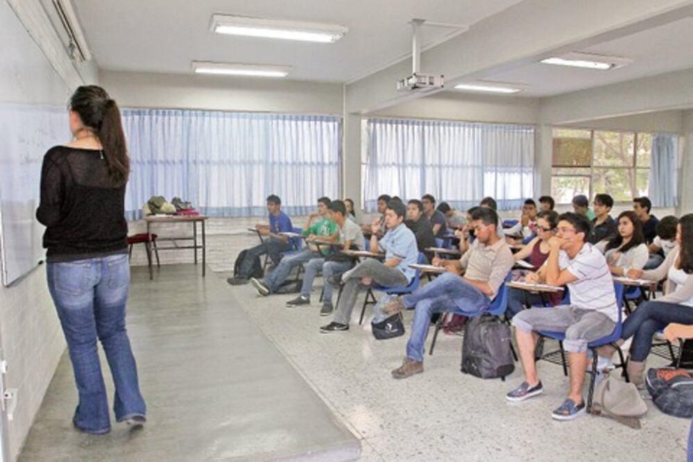 Enlista ST las carreras con más empleados