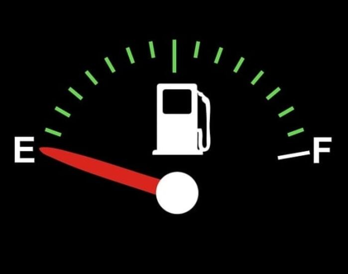 ¿Cuántos kilómetros se recorren en carretera con reserva de gasolina?