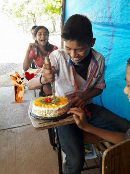 La historia detrás de la escuela de Julio, el niño famoso por su primer pastel