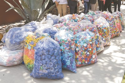 Jóvenes del PAN juntan tapitas contra el cáncer