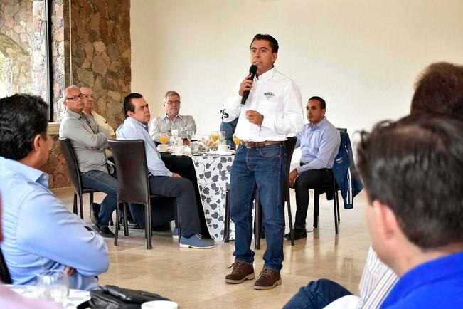 Sosa Pichardo se reúne con empresarios de Balvanera