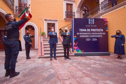 Enrique Vega rindió protesta como presidente municipal de El Marqués