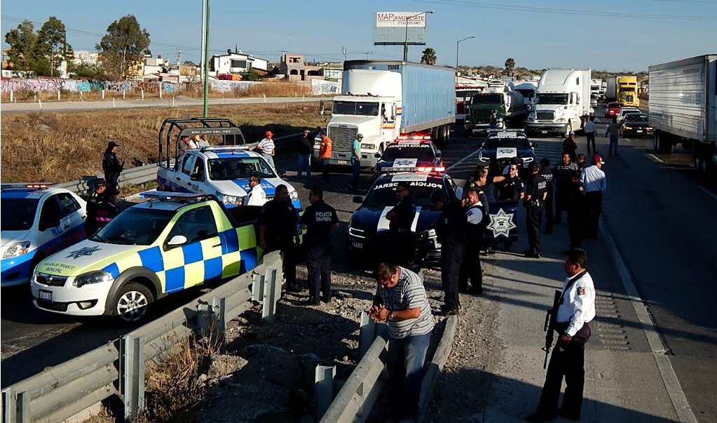 Bloquean acceso a SJR por protesta contra el 'gazolinazo'