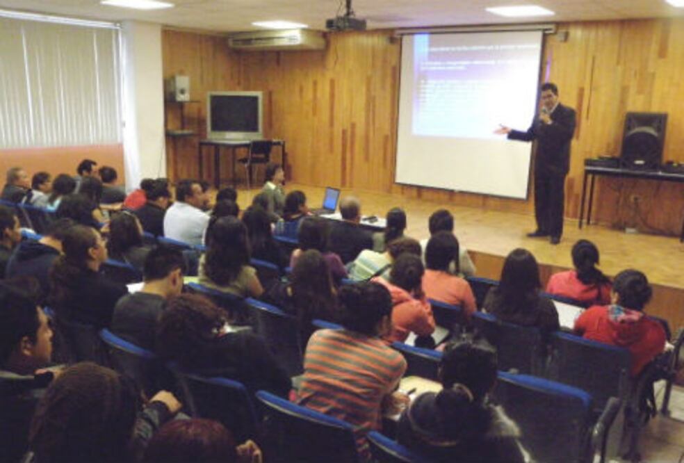 Imparten ponencia contra la tortura