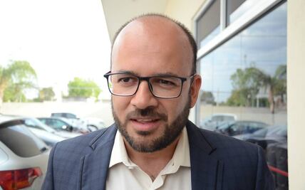 "Me acosa la Policía Estatal", denuncia diputado de Morena