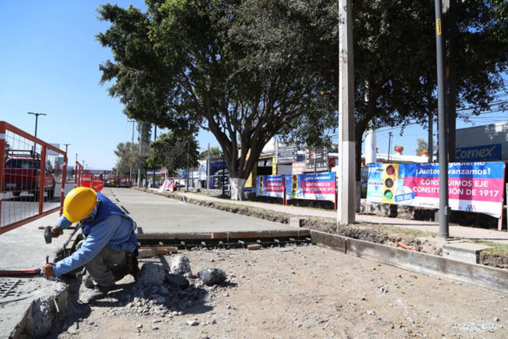 El eje de avenida de la Luz registra un avance de 95% en la implementación de los carriles de concreto, el de Constituyentes está a 45% y el de avenida Revolución apenas va a comenzar, informaron las autoridades (ESPECIAL)