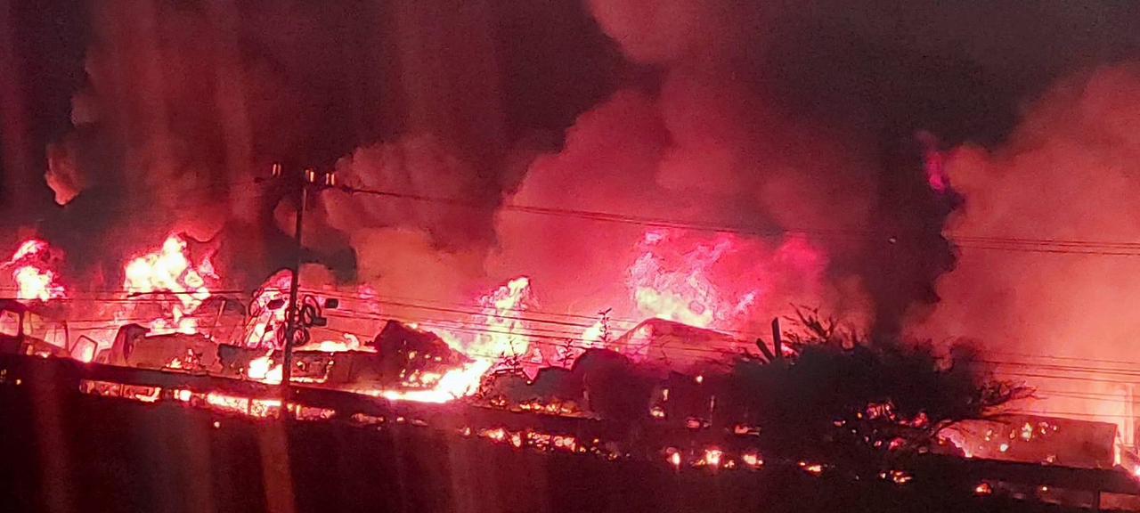 Video. Carambola de tráileres y camiones paraliza la carretera 57
