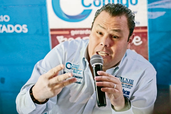 El diputado federal del Partido Acción Nacional, Gerardo Cuanalo Santos, quiere eliminar las pintas hechas por pandillas para mejorar la imagen urbana (VÍCTOR PICHARDO. EL UNIVERSAL)