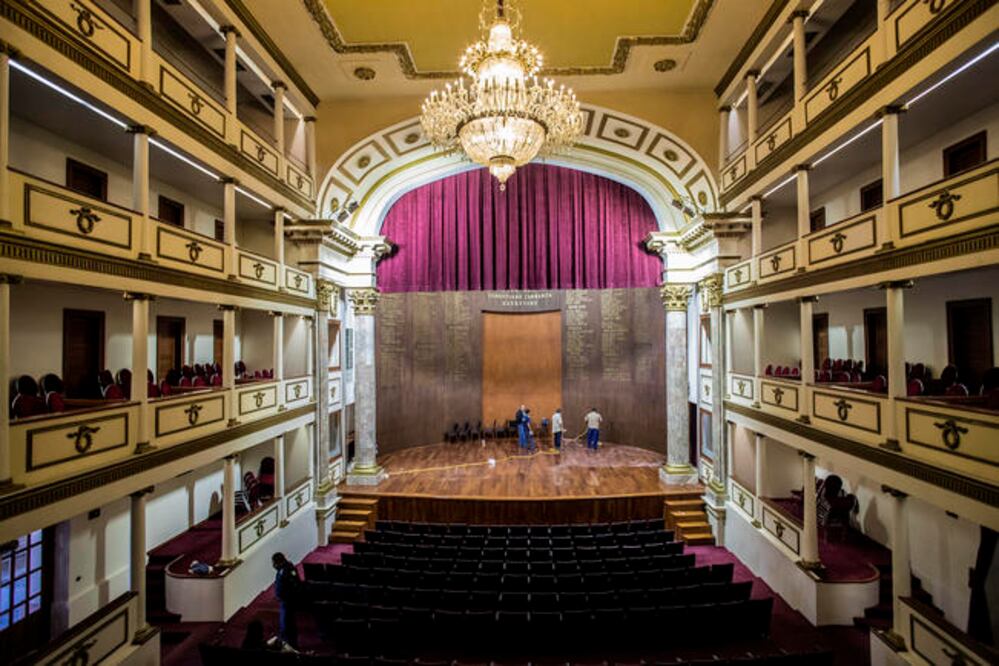 El Teatro de la República (antes Teatro Iturbide) comenzó a ser construido en 1845 por el arquitecto Camilo San Germán; el año pasado fue adquirido por 100 millones de pesos por el Senado (FOTOS: YADÍN XOLALPA. EL UNIVERSAL)