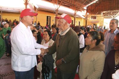 Entrega Calzada apoyos en Sn Joaquín