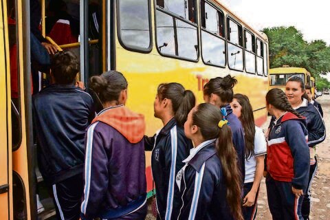 Retrasan proyecto de transporte escolar