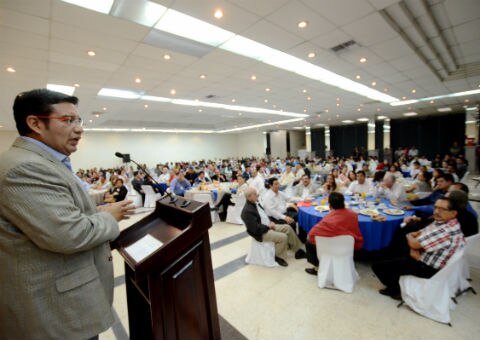 Capacitan a docentes para tiempo completo