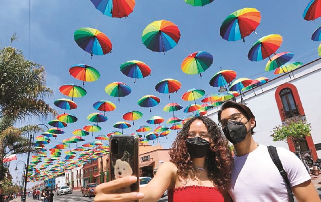 Con sombrillas tricolor, Querétaro celebrará este 16 de septiembre 