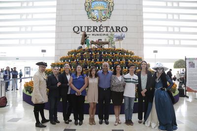 Montan ofrenda en honor a Ignacio Padilla