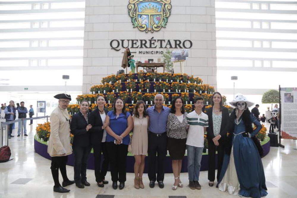Familiares y autoridades acudieron a la presentación del altar (GONZALO IBÁÑEZ. EL UNIVERSAL)