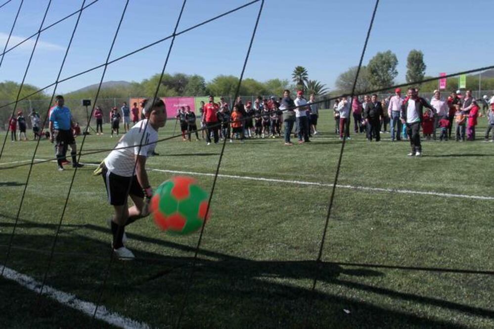 El presidente municipal, Marcos Aguilar, agregó que se invertirán otros 50 millones de pesos para crear un polideportivo que cuente con alberca (ARCHIVO. EL UNIVERSAL)