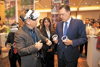 Mauricio Kuri asiste a foro sobre las ciudades inteligentes