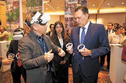 Mauricio Kuri asiste a foro sobre las ciudades inteligentes