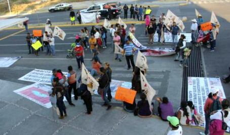 Aceptan comerciantes ambulantes espacio provisional