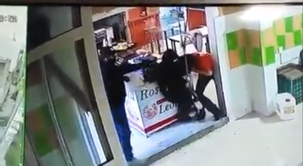 Video. Raptan a empleada de Rosticería León, en los límites de Guanajuato con Querétaro