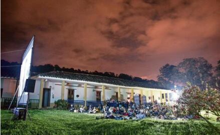 México y Colombia rescatan viejo cine de barrio