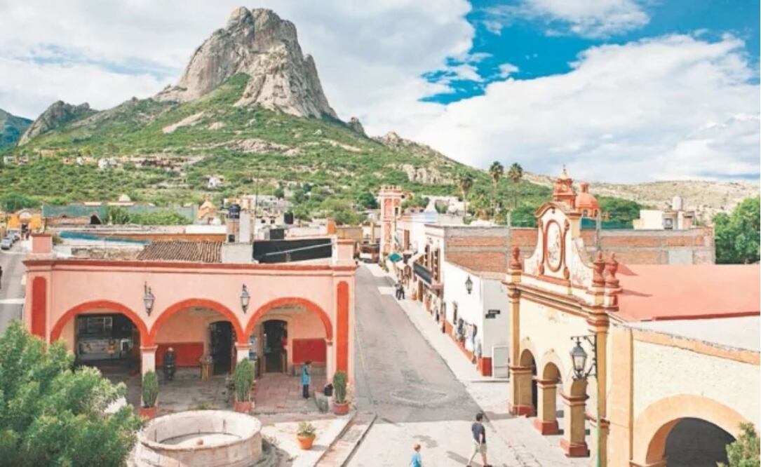 De lograrse la declaratoria, los habitantes de Peña de Bernal podrían mejorar sus ingresos al contar con un turismo de calidad. Foto/Archivo El Universal