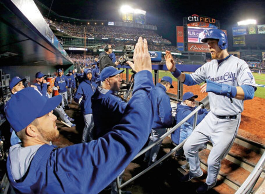 Los Royals se ponen a un juego del título