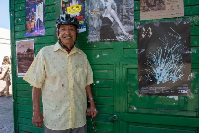 ¡Mucha fibra! Su andar suma nueve décadas