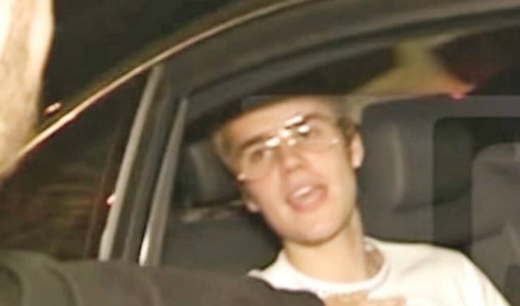 Justin Bieber golpea a un fan