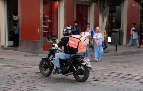 Afiliados al IMSS, 17,646 empleados de plataformas