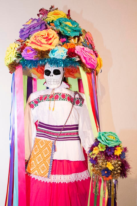 La Catrina viste con elegancia y a la moda