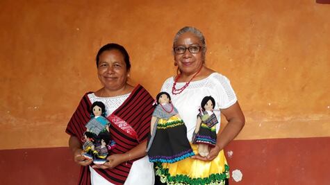 Tenchita, orgullosa portadora del traje de gala otomí