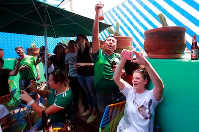 A pesar de la derrota alemanes celebran con los mexicanos