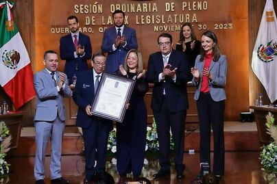 Dan reconocimiento al Maestro Aurelio Olvera