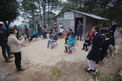 Mamás tesoreras administrarán dinero para arreglo de escuelas en Querétaro