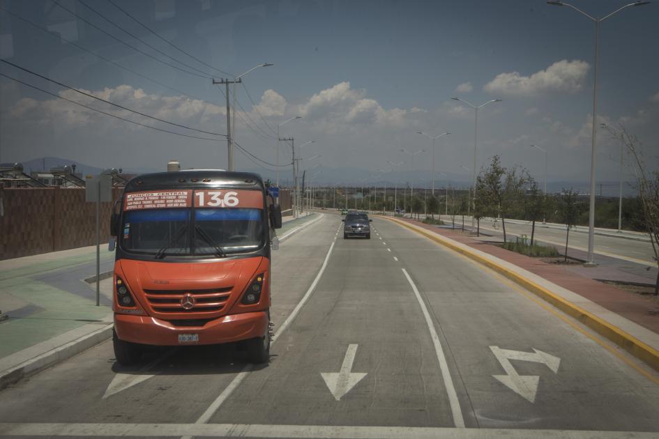 El Paseo Querétaro, antes Paseo de Mompaní, consta de cuatro mil 800 metros de longitud con seis carriles confinados
