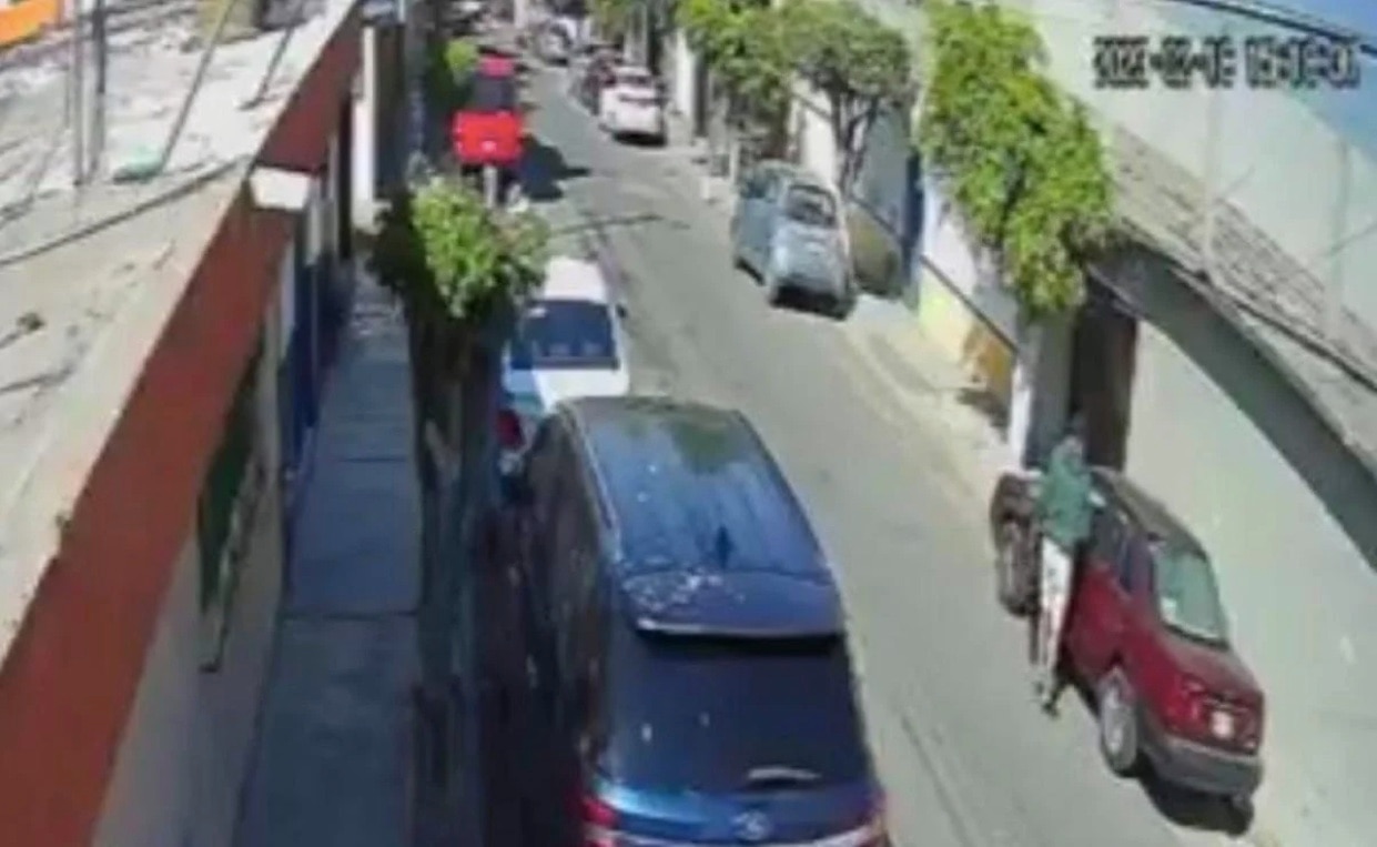 Video. En dos minutos roban Tsuru en Querétaro