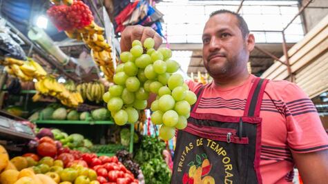 Ofrecen uvas para recibir al Año Nuevo