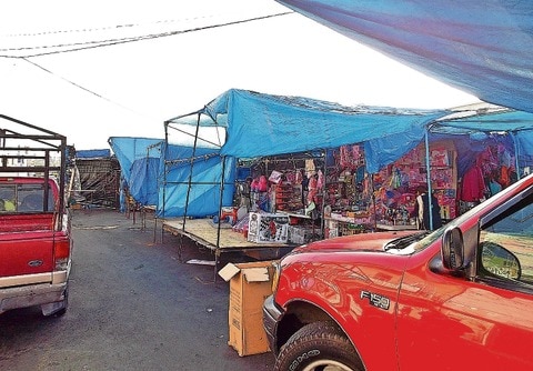 Ambulantaje  invade lugares para coches