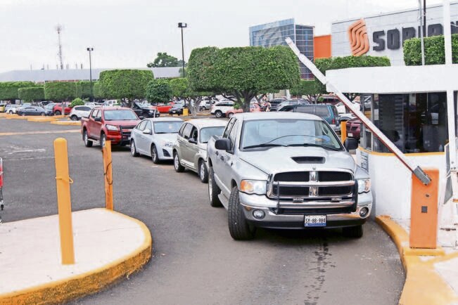 Se amparan 10 estacionamientos en capital ante ley de gratuidad